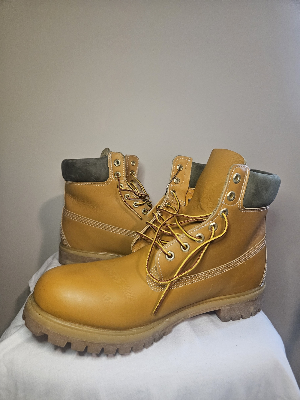 Men's Wheat Work Boots - Rugged Lace-Up Construction - Picture 3 of 4